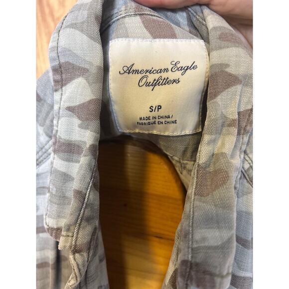 American Eagle Camo Chambray Button Down Shirt Women's Size S - Picture 4 of 6